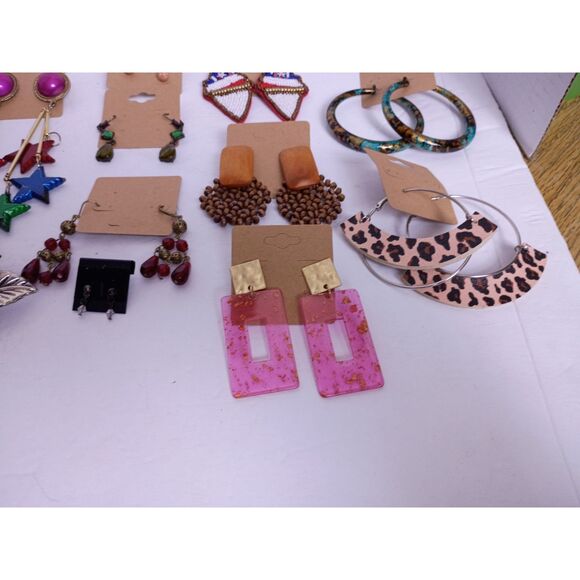 Vintage Earrings Lot of 19 Pairs Different Styles and Colors Jewelry - Picture 3 of 11